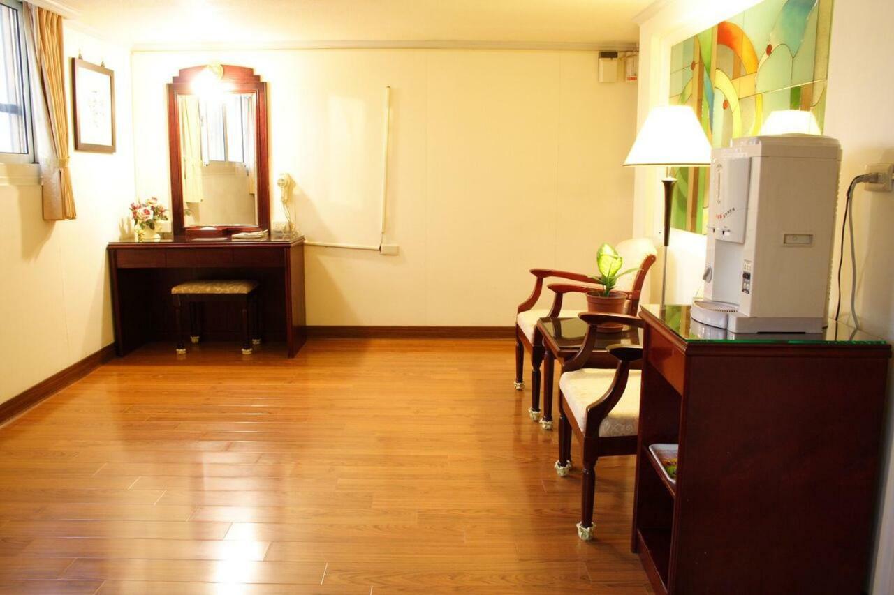 Athens Hotel Taichung Exterior photo